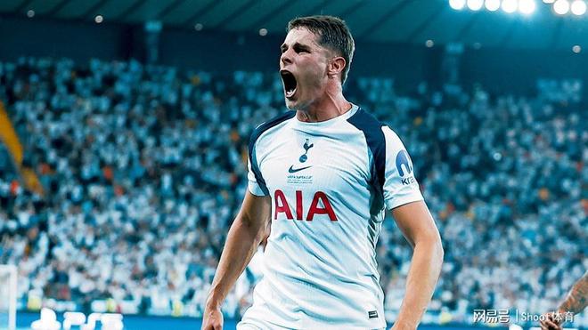 关于阿斯顿维拉客场完胜伯恩利，保住前四席次希望的信息