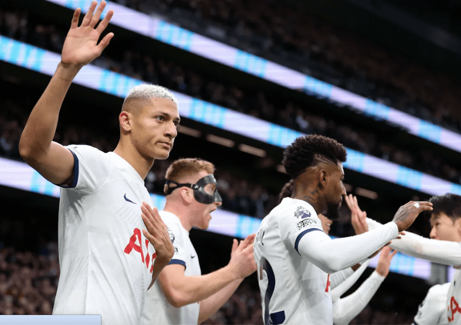 包含桑坦德主场取胜，延续连胜势头的词条