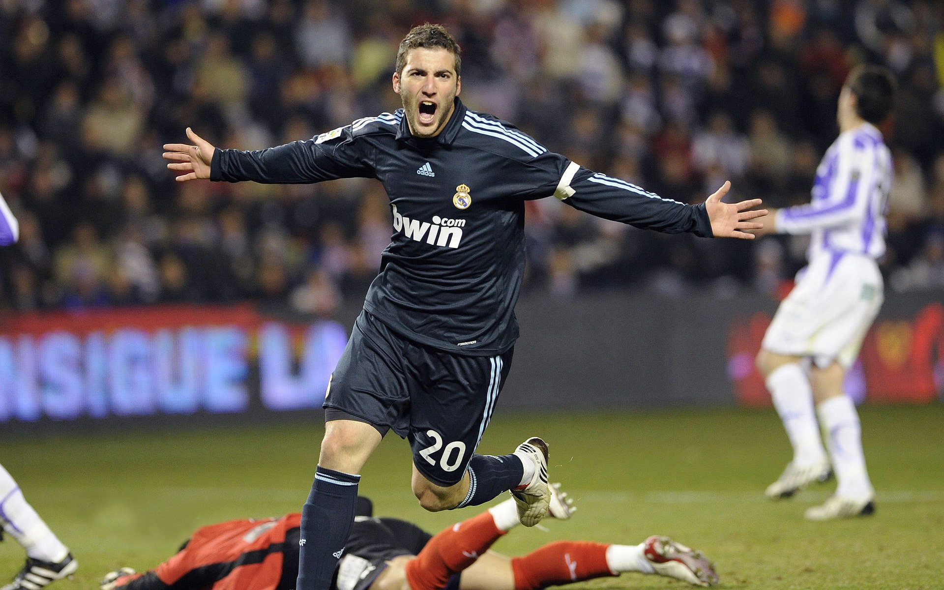 舞台越大,越显英雄本色,卡塞米罗助法国淘汰赛过关AC米兰