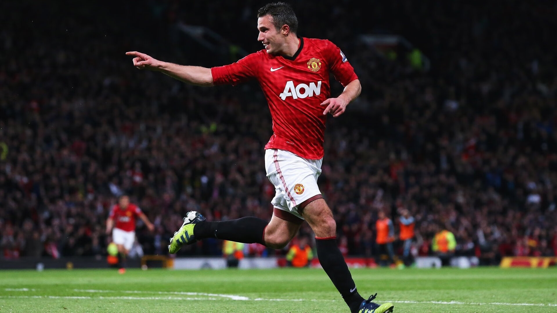 塞恩斯绝地反击点燃赛场，红牛二队险胜法拉利背后的战术博弈